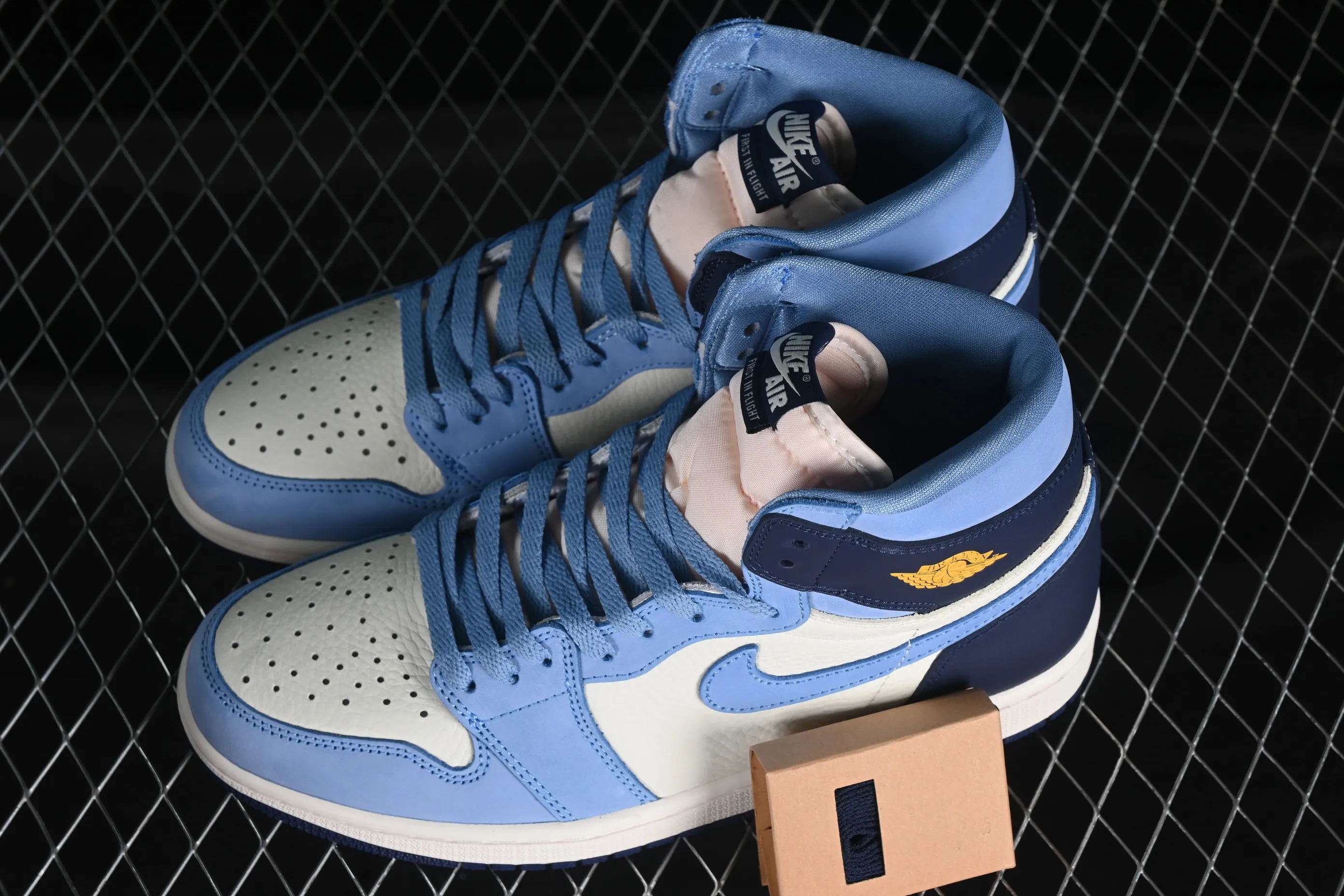 All categories Air Jordan Jordan series basketball shoes Air Jordan 1 High Air Jordan 1 High OG "First in Flight" AJ1 Joe 1 Obsidian 2.0 high-top basketball shoes FD2596-400